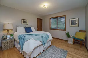 1060 Dennis St S, Maplewood, MN 55119 - Photo 15