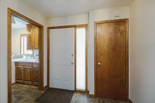 1060 Dennis St S, Maplewood, MN 55119 - Photo 7