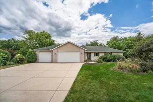 1060 Dennis St S, Maplewood, MN 55119 - Photo 5