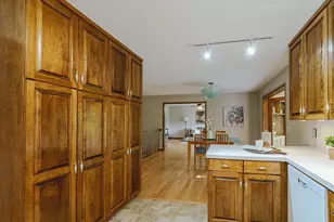 1060 Dennis St S, Maplewood, MN 55119 - Photo 15