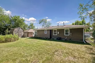 2400 W 110th St, Bloomington, MN 55431 - Photo 37