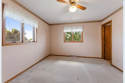 442 S Sunnyside Drive, Caledonia, MN 55921 - Photo 9