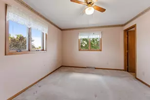 442 S Sunnyside Dr, Caledonia, MN 55921 - Photo 9
