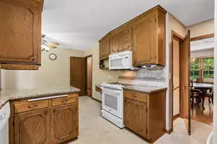 14211 Lennell Dr, Minnetonka, MN 55345 - Photo 19