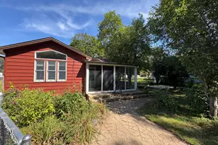 830 Sandhurst Dr W, Roseville, MN 55113 - Photo 3