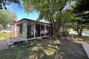 830 Sandhurst Dr W, Roseville, MN 55113 - Photo 3