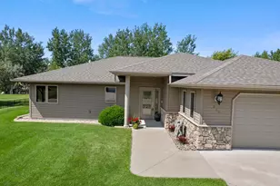 820 Willow Dr, Hutchinson, MN 55350 - Photo 11