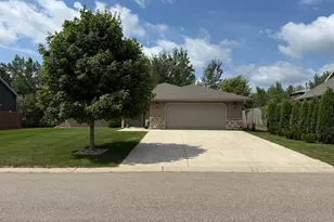 820 Willow Dr, Hutchinson, MN 55350 - Photo 1