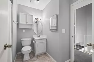 5815 Lake Curve Ln, Brooklyn Center, MN 55429 - Photo 23