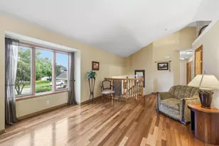 1123 Ridge Bluff Dr, Chaska, MN 55318 - Photo 9