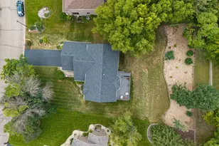 1123 Ridge Bluff Dr, Chaska, MN 55318 - Photo 47