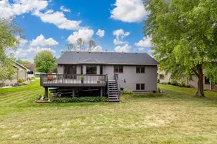 1123 Ridge Bluff Dr, Chaska, MN 55318 - Photo 29