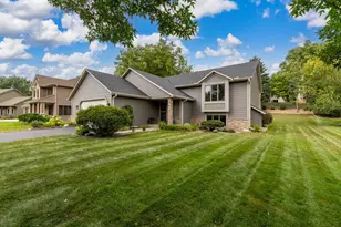 1123 Ridge Bluff Dr, Chaska, MN 55318 - Photo 1