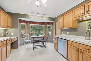 1123 Ridge Bluff Dr, Chaska, MN 55318 - Photo 7