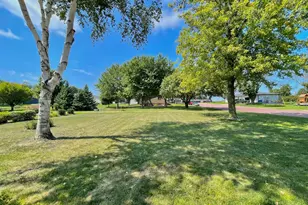 404 S Paffrath Ave, Springfield, MN 56087 - Photo 3