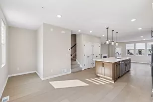 909 Mount Curve Blvd, Saint Paul, MN 55116 - Photo 13