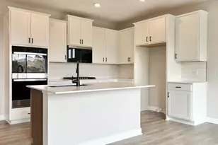 2140 Blf Hts Dr, Shakopee, MN 55379 - Photo 1