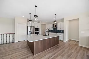 17989 Hidden Creek Trl, Lakeville, MN 55044 - Photo 9