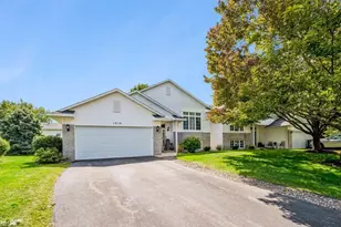 1016 Lilac Ct, Shakopee, MN 55379 - Photo 1
