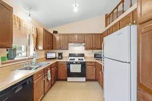 4272 Sun Cliff Rd, Eagan, MN 55122 - Photo 7