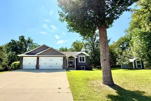 863 Whitetail Ln, Detroit Lakes, MN 56501 - Photo 3