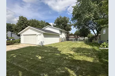 854 16 1/2 Street SE, Rochester, MN 55904 - Photo 3