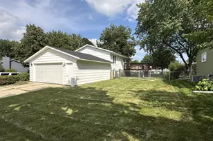 854 16 1/2 Street SE, Rochester, MN 55904 - Photo 3