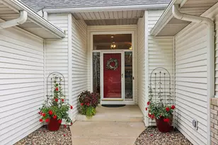 961 Coneflower Ct, Eagan, MN 55123 - Photo 3