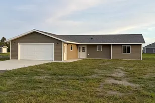 100 Oak Crest Blvd, Roseau, MN 56751 - Photo 1