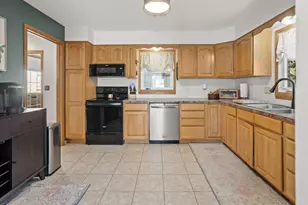 332 Willow St E, Detroit Lakes, MN 56501 - Photo 9