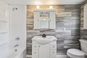 569 Hatch Ave, Saint Paul, MN 55117 - Photo 15