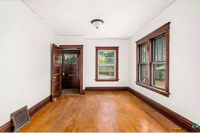 421 N 11th Avenue W, Duluth, MN 55806 - Photo 3