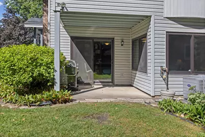 5642 Chatsworth Street N, Shoreview, MN 55126 - Photo 5