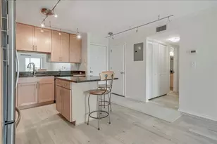210 W Grant St, Minneapolis, MN 55403 - Photo 9