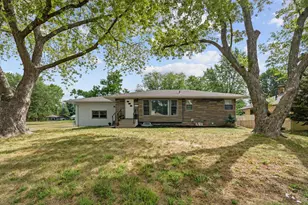2754 Hamline Ave N, Roseville, MN 55113 - Photo 3