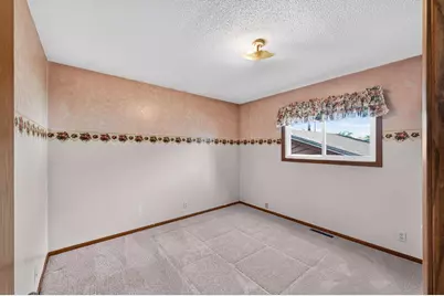 2715 10th Avenue E, North Saint Paul, MN 55109 - Photo 13