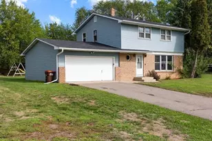 395 Kingston Ave, Maplewood, MN 55117 - Photo 3