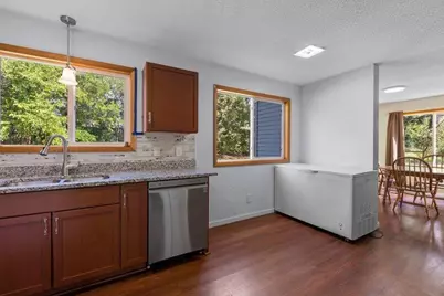 395 Kingston Avenue, Maplewood, MN 55117 - Photo 15