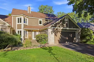 142 Wildwood Bay Dr, Mahtomedi, MN 55115 - Photo 5