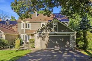 142 Wildwood Bay Dr, Mahtomedi, MN 55115 - Photo 1