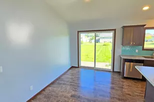 416 Torrey Pines Dr, Mankato, MN 56001 - Photo 5