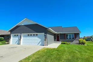 416 Torrey Pines Dr, Mankato, MN 56001 - Photo 1
