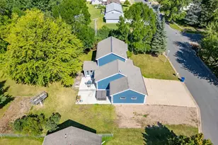 307 E Park Dr, Hibbing, MN 55746 - Photo 13