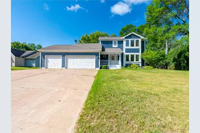 307 E Park Drive, Hibbing, MN 55746 - Photo 1