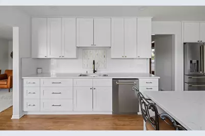 355 Margaret Circle, Wayzata, MN 55391 - Photo 21