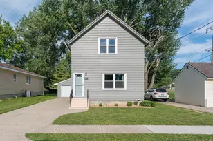 1041 Quincy St, North Mankato, MN 56003 - Photo 1