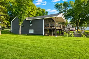1052 Miller Ave, Windom, MN 56101 - Photo 3