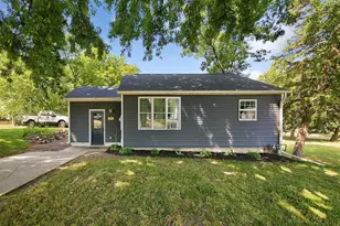 1052 Miller Ave, Windom, MN 56101 - Photo 1
