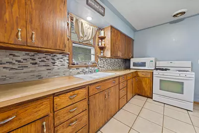 74 S Cordova Avenue, Le Center, MN 56057 - Photo 7