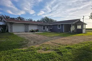 1011 90th Ave, Pipestone, MN 56164 - Photo 3